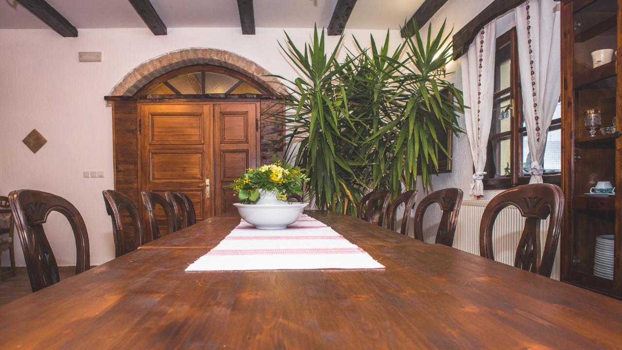 Tri Mudraca Inn Karanac エクステリア 写真