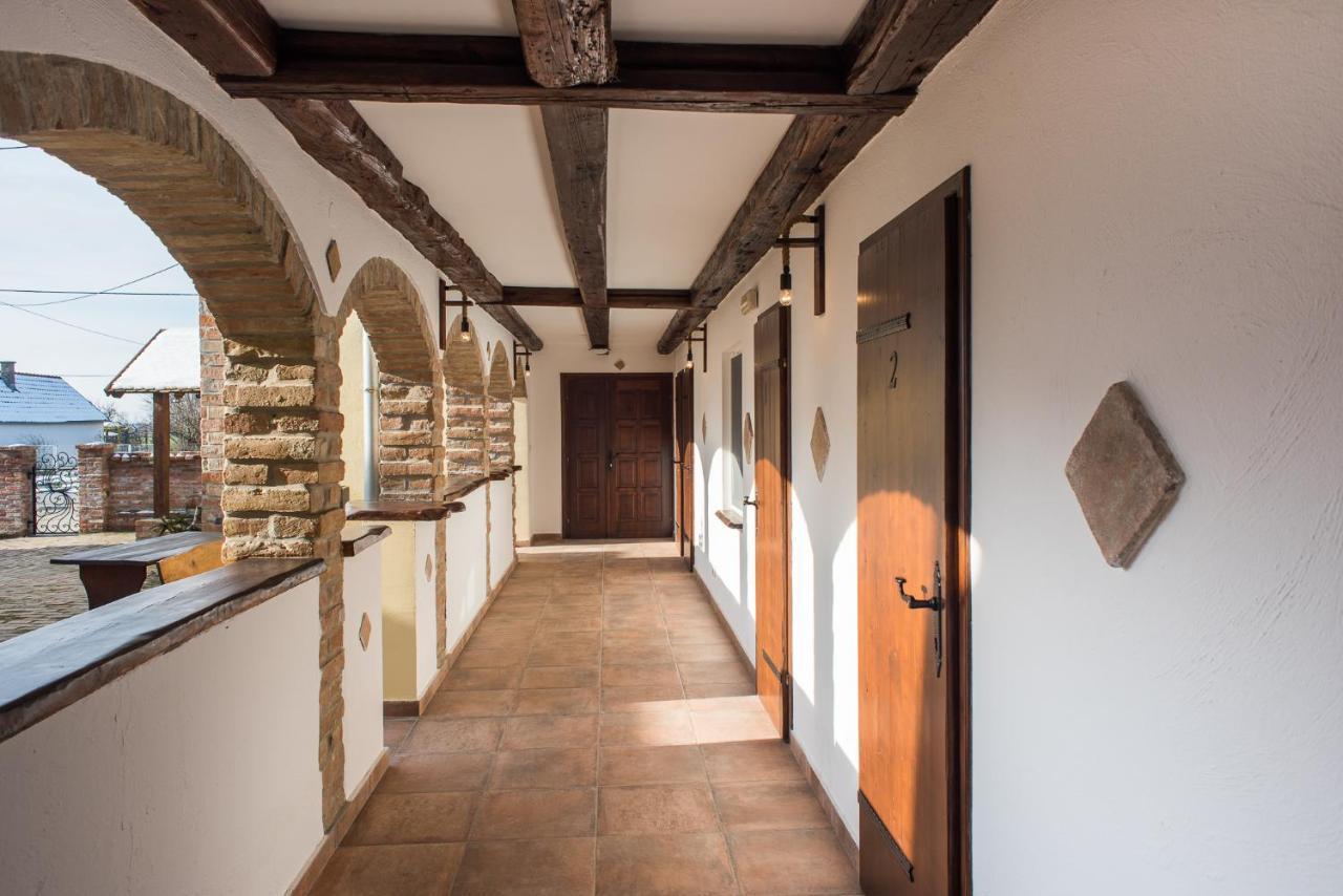 Tri Mudraca Inn Karanac エクステリア 写真