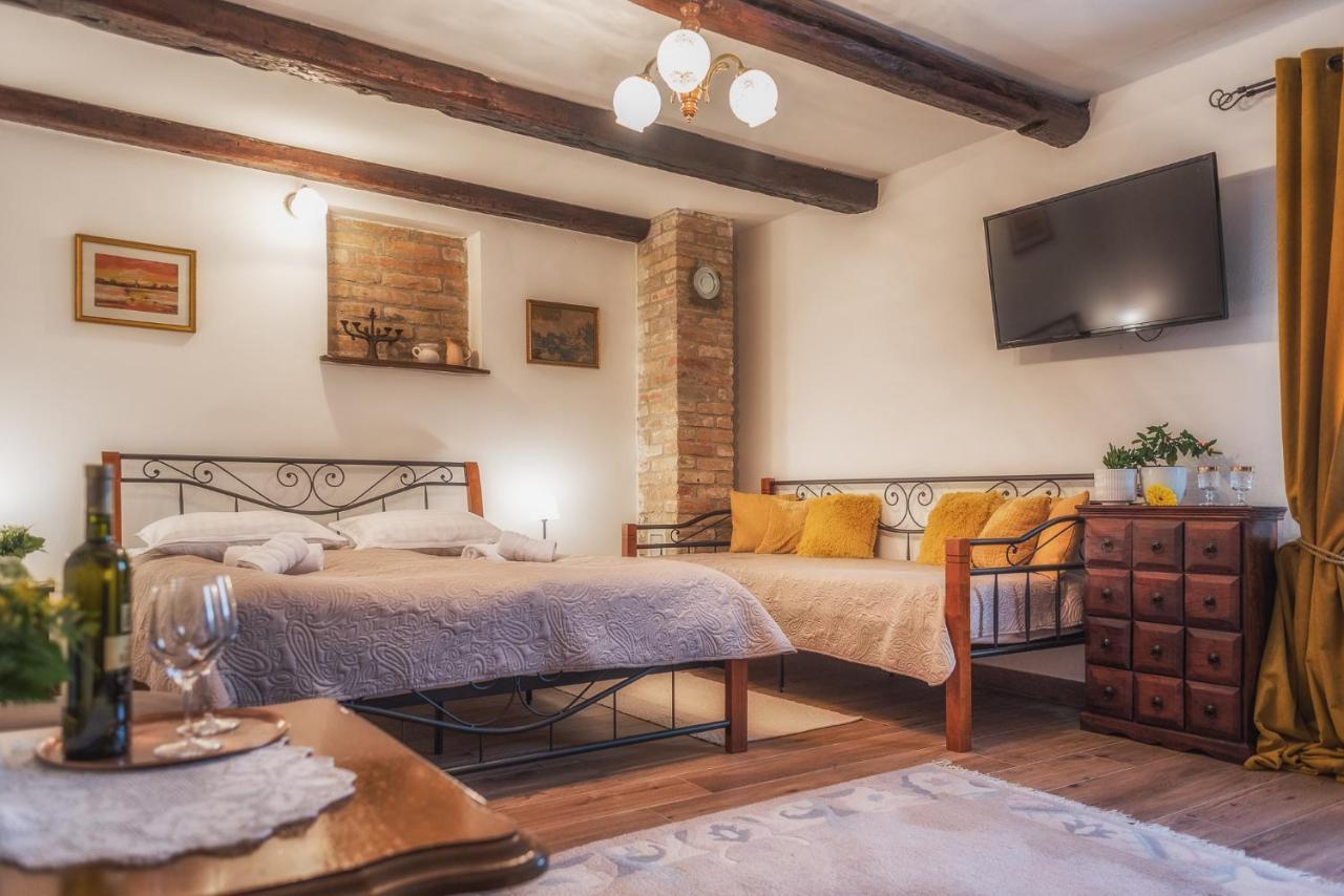 Tri Mudraca Inn Karanac 部屋 写真
