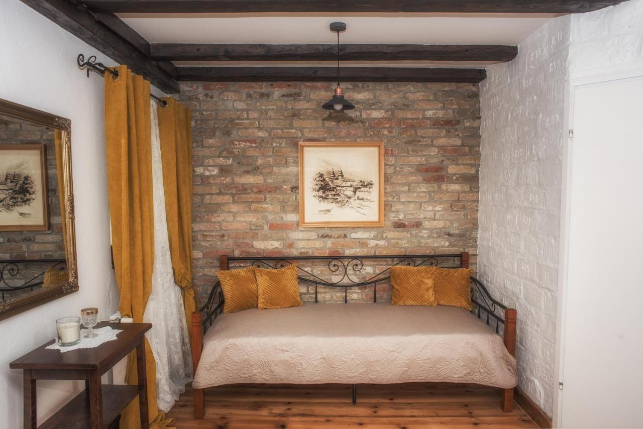 Tri Mudraca Inn Karanac エクステリア 写真