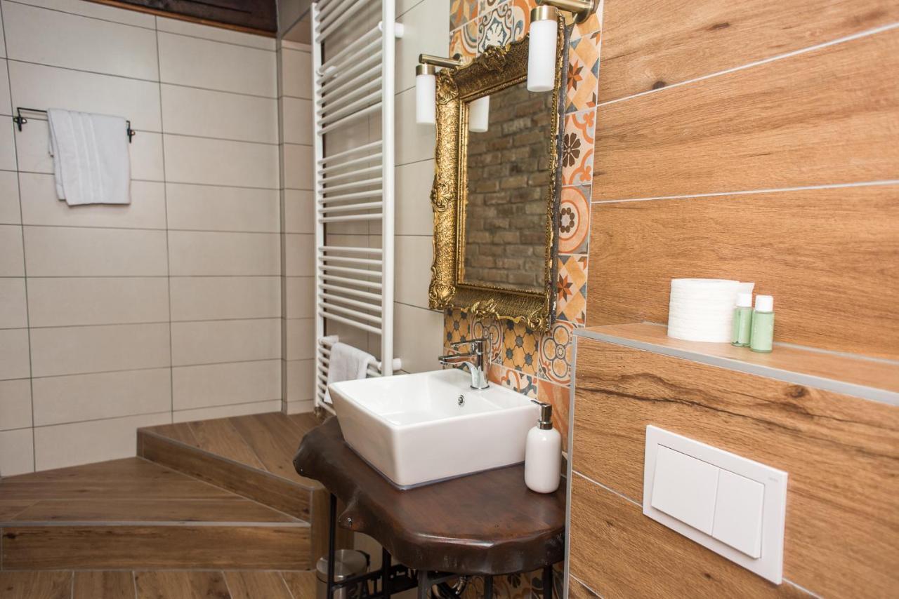 Tri Mudraca Inn Karanac エクステリア 写真