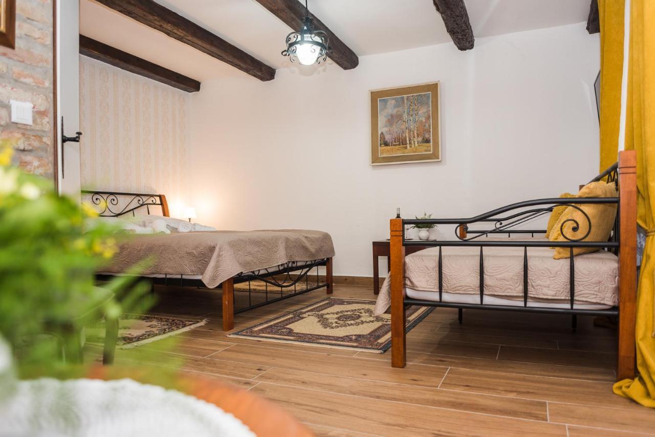 Tri Mudraca Inn Karanac エクステリア 写真