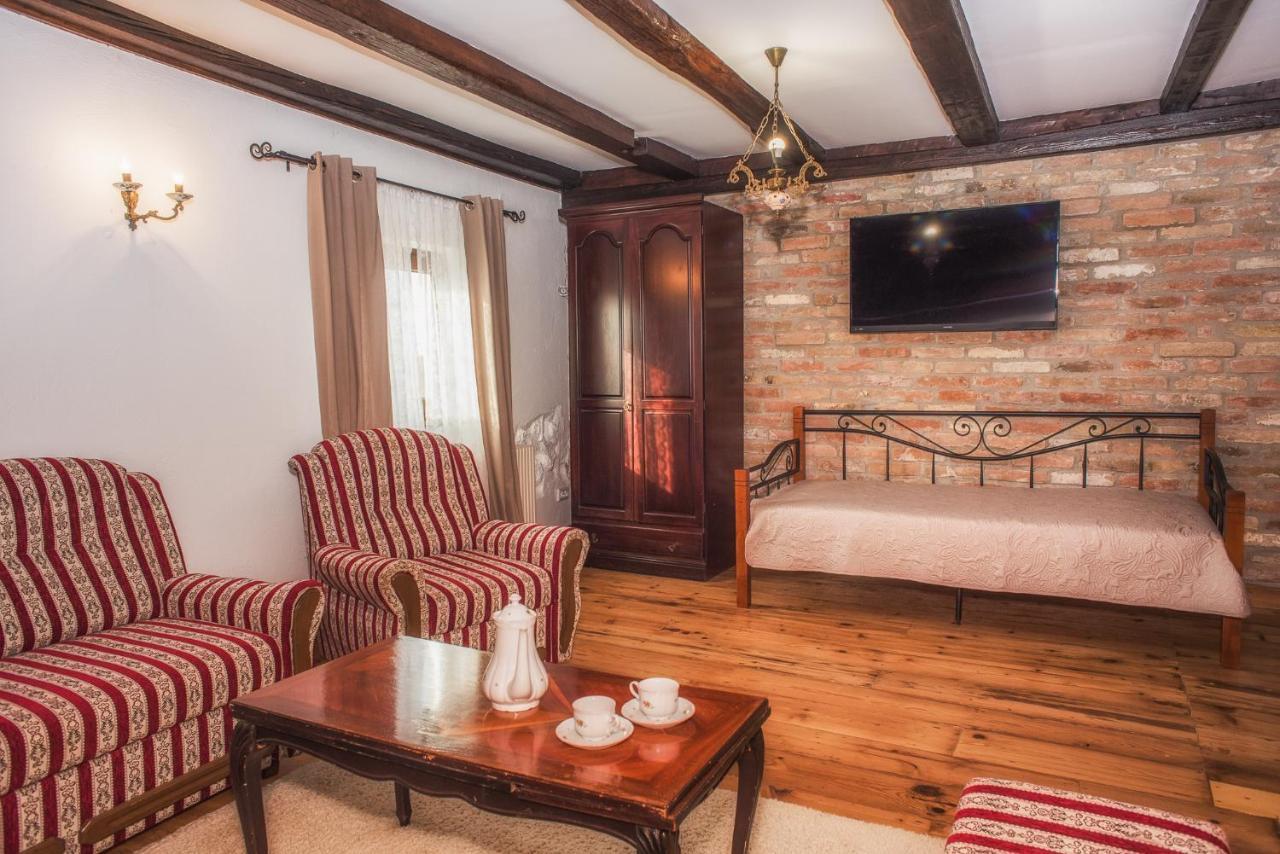 Tri Mudraca Inn Karanac エクステリア 写真
