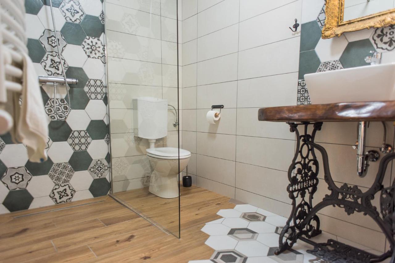 Tri Mudraca Inn Karanac エクステリア 写真