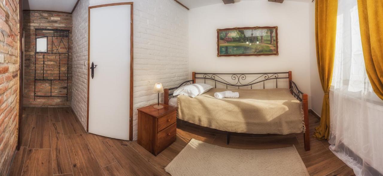Tri Mudraca Inn Karanac エクステリア 写真