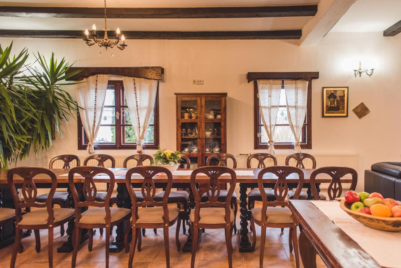 Tri Mudraca Inn Karanac エクステリア 写真