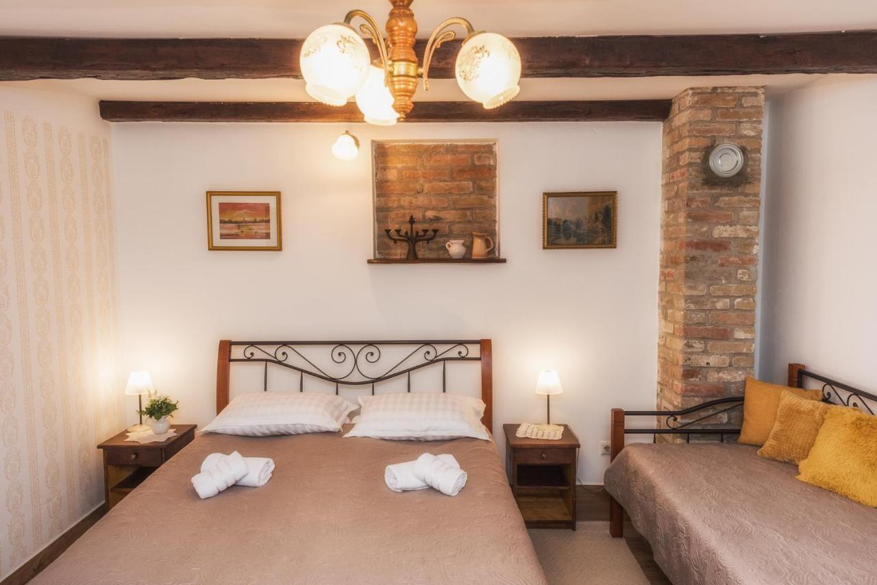 Tri Mudraca Inn Karanac エクステリア 写真