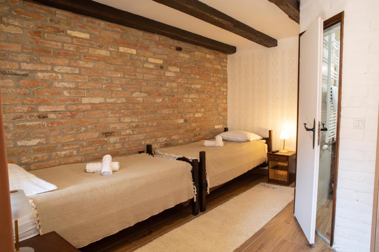 Tri Mudraca Inn Karanac エクステリア 写真