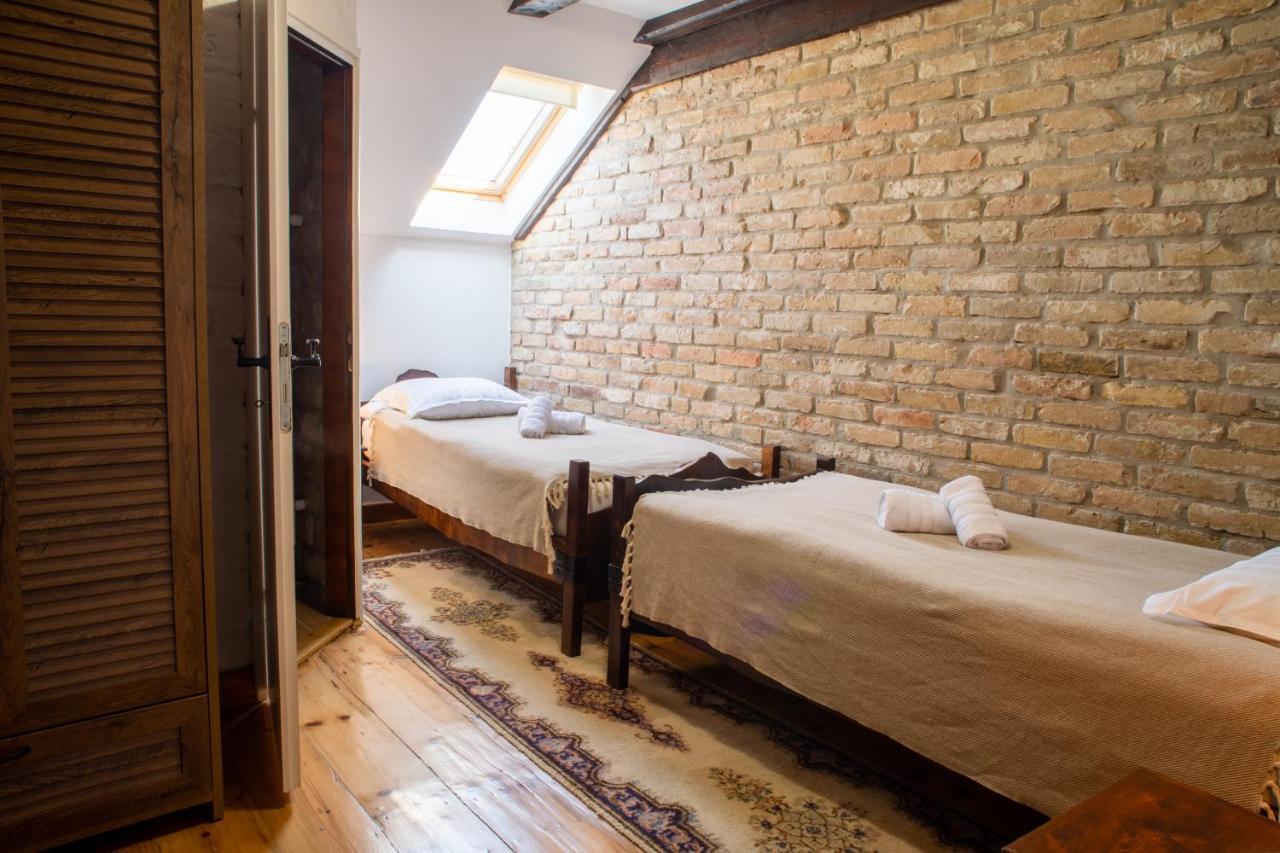 Tri Mudraca Inn Karanac エクステリア 写真