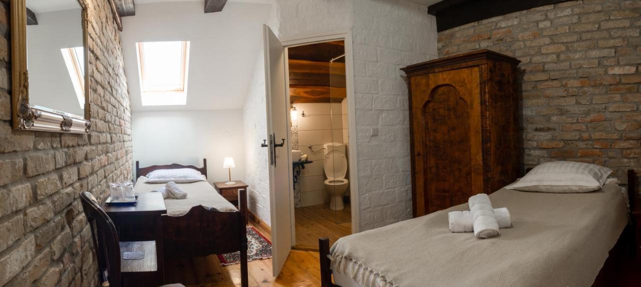 Tri Mudraca Inn Karanac エクステリア 写真