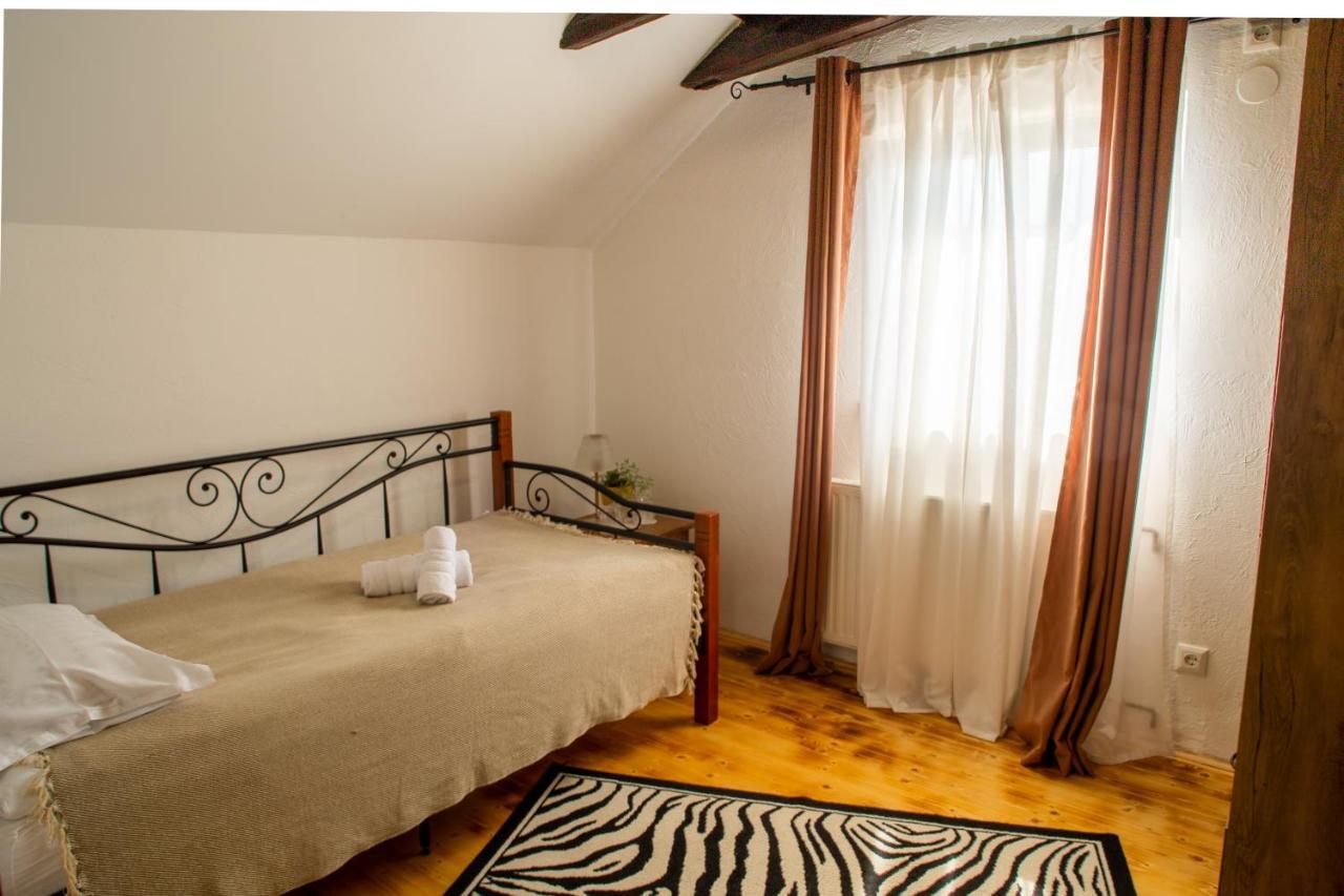 Tri Mudraca Inn Karanac エクステリア 写真